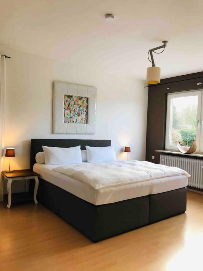 Schoene Grosse Wohnung 2 Schlafzimmer Bis 6 Pax Naehe Stadion Signal Iduna Dortmund Eksteriør bilde
